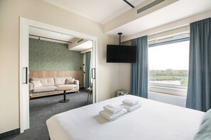 ห้องคอมฟอร์ท, เตียงคิงไซส์ 1 เตียง, ปลอดบุหรี่ (with Sofabed) | เครื่องนอนป้องกันสารก่อภูมิแพ้, ตู้นิรภัยในห้องพัก, โต๊ะทำงาน
