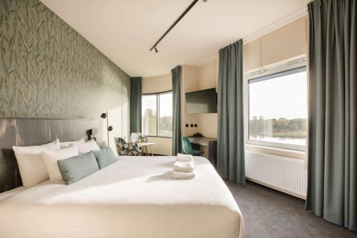1 King 2 Single Beds, Non-Smoking, Comfort Room, Family Room, Espresso Machine