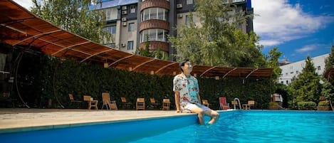 Seasonal outdoor pool, sun loungers