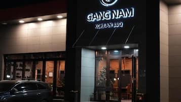 2 restaurants, breakfast, lunch, dinner served; Modern European cuisine