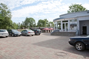 Parking - KOLONNA Hotel Rezekne (Rezekne)