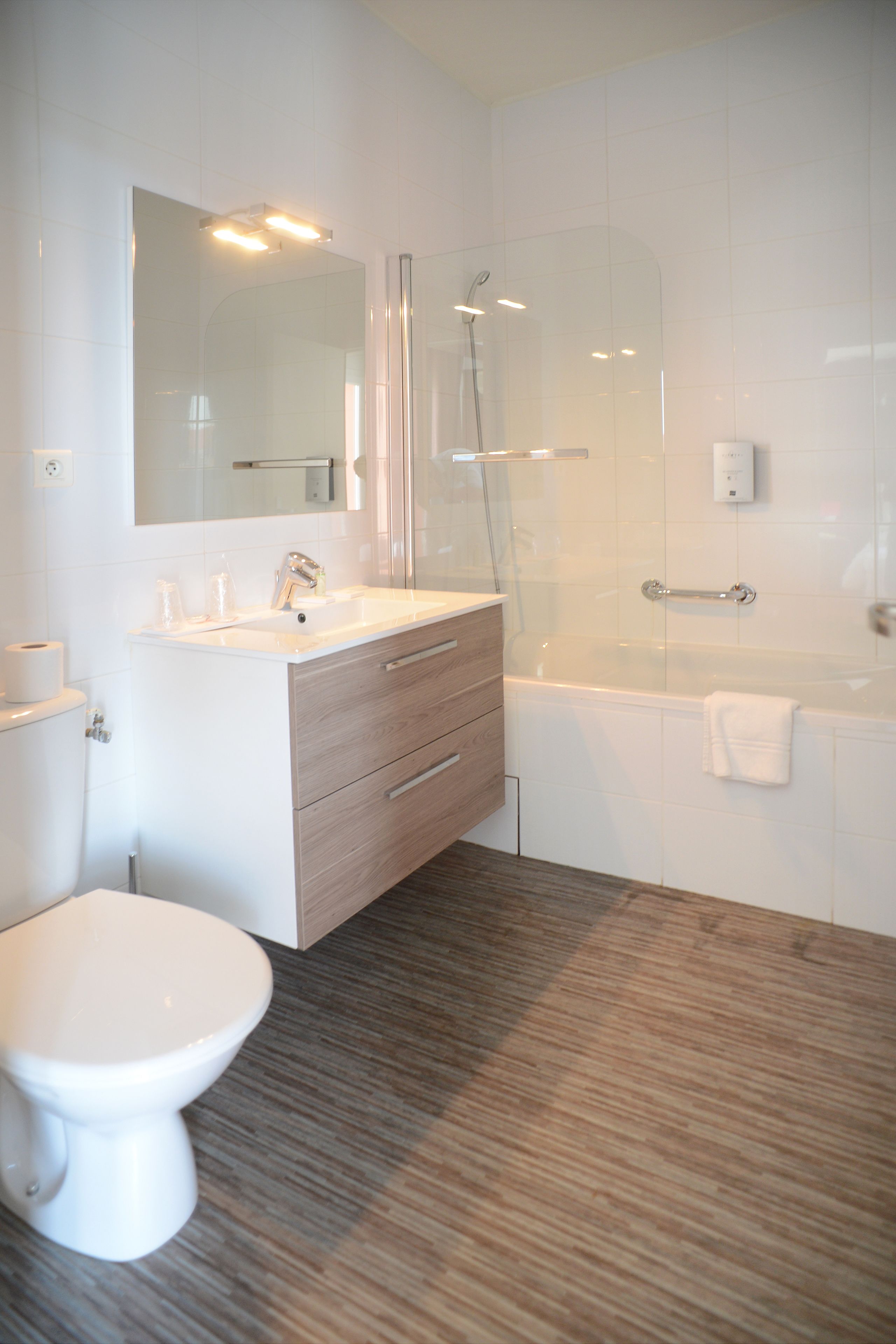 superior room, balcony, sea view | bathroom | hair dryer, towels