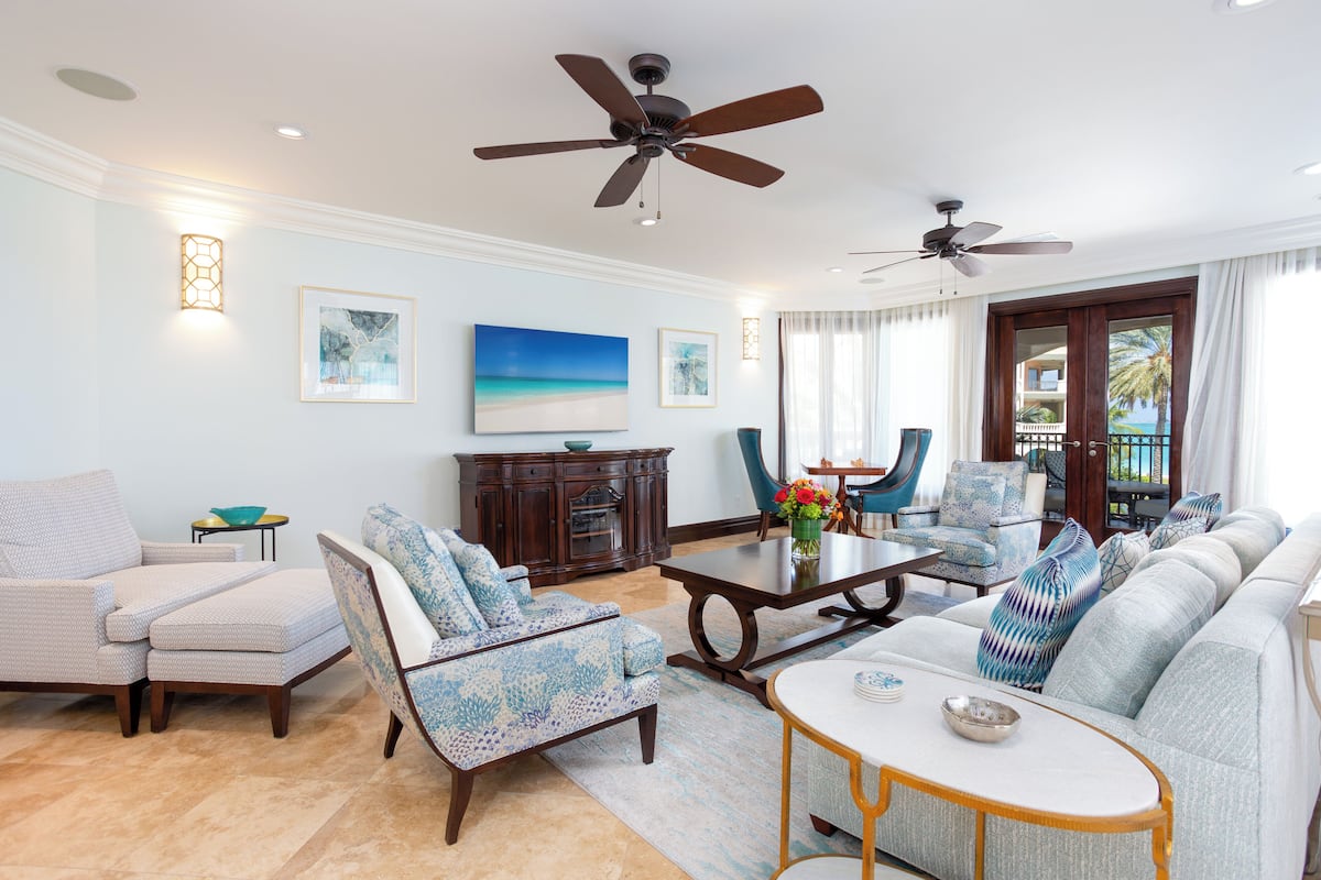 3 Bedroom Ocean View Estate | Hypoallergeen beddengoed, donzen dekbedden, pillowtop-bedden