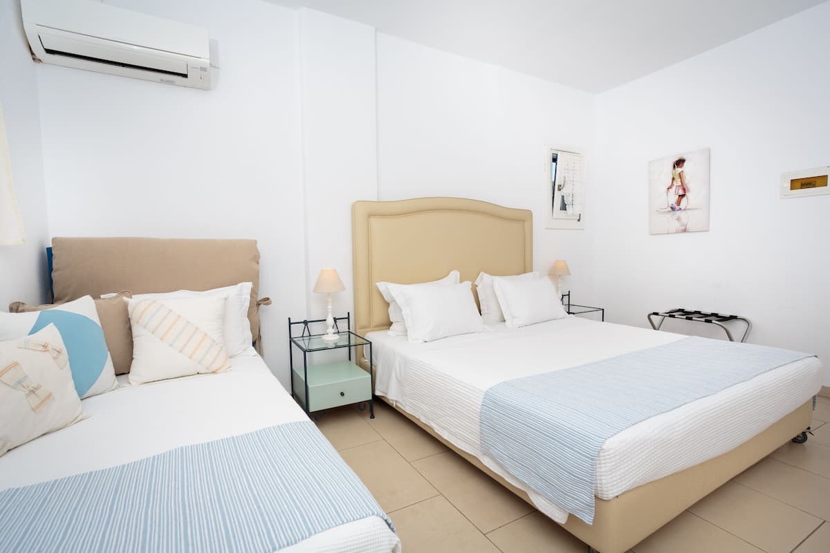 In-room safe, desk, soundproofing, iron/ironing board (on request)
