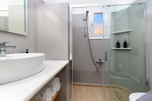 Bañera con ducha, cabezal de ducha tipo lluvia