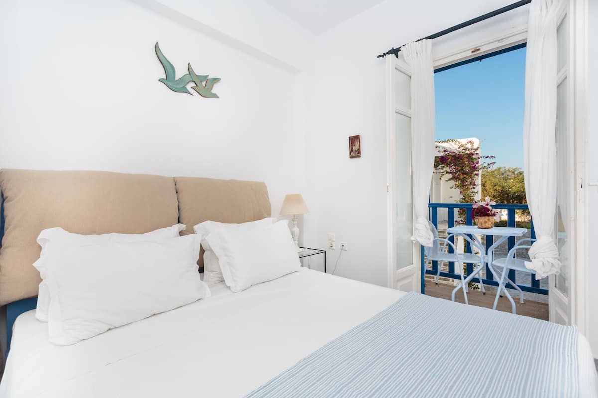 In-room safe, desk, soundproofing, iron/ironing board (on request)