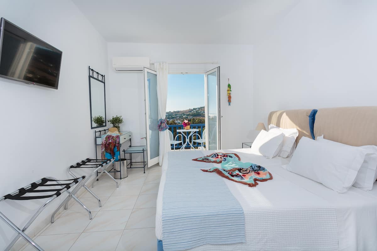 double room, sea view | in-room safe, individually decorated, desk, soundproofing