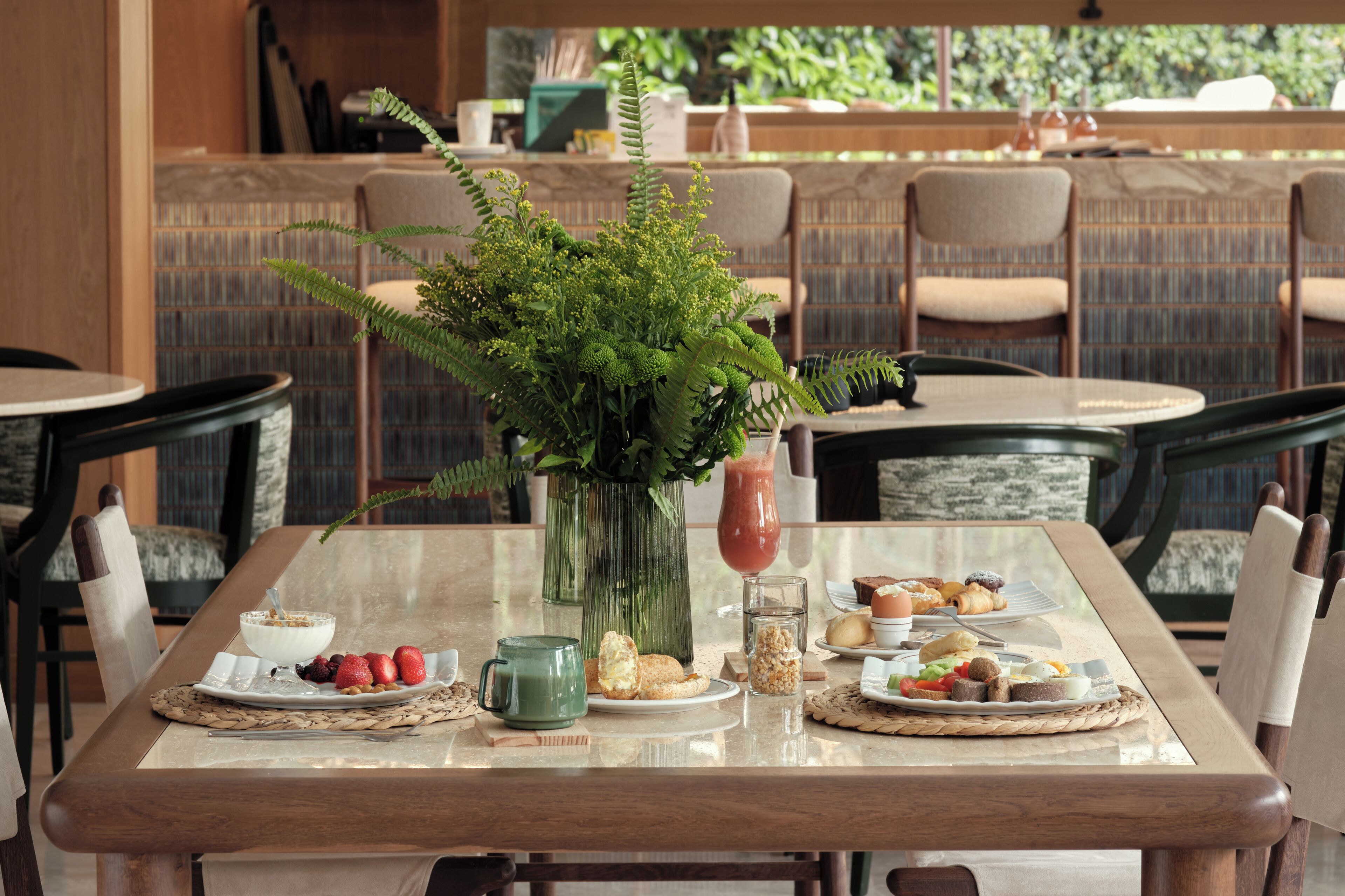 Desayuno buffet diario (EUR 25 por persona)