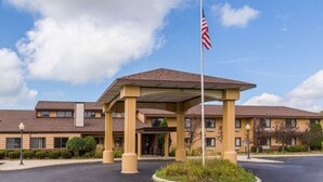 Exterior - Days Inn by Wyndham Sheboygan/The Falls (Sheboygan Falls)
