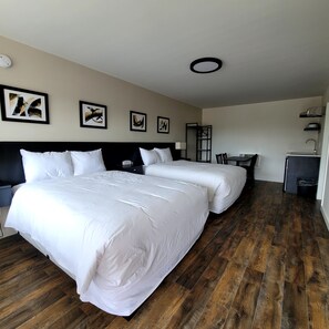 Room | Egyptian cotton sheets, premium bedding, desk, free WiFi - Richland Inn and Suites (Richland)