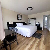 Deluxe Room, 1 King Bed | Egyptian cotton sheets, premium bedding, desk, free WiFi