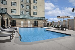 Outdoor pool - Residence Inn by Marriott DFW Airport North/Grapevine (Grapevine)
