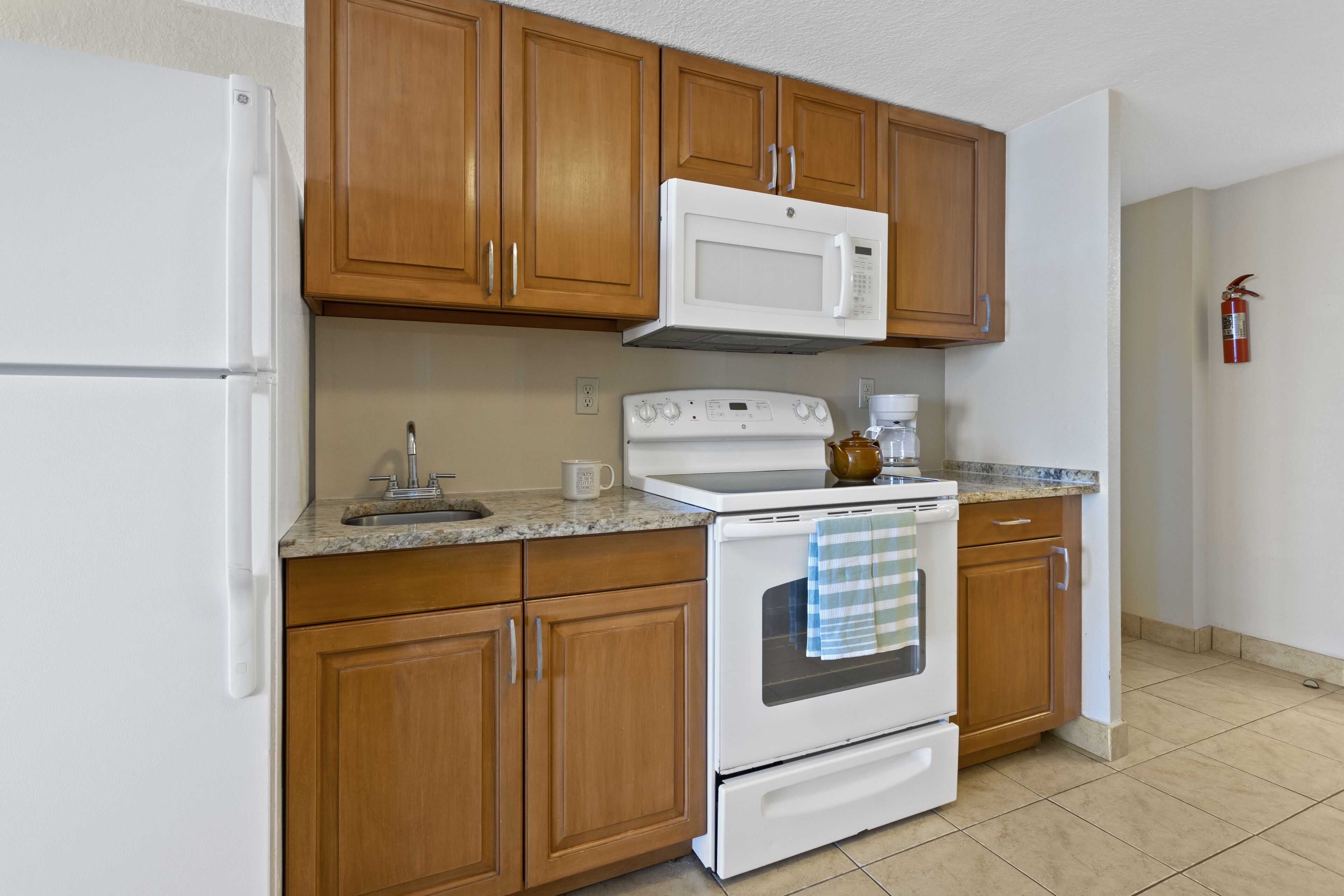 full-sized fridge, microwave, oven, stovetop