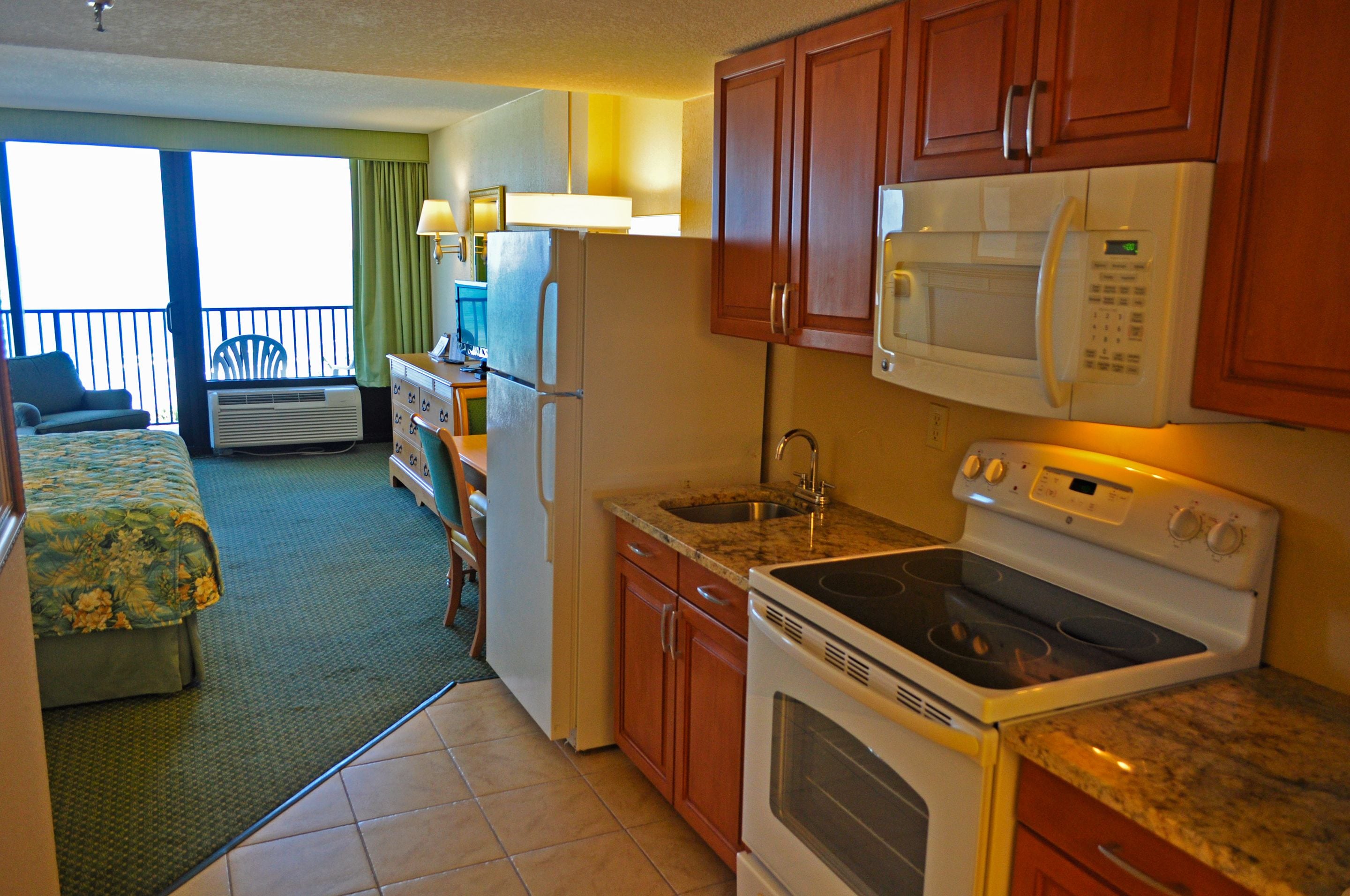 full-sized fridge, microwave, oven, stovetop