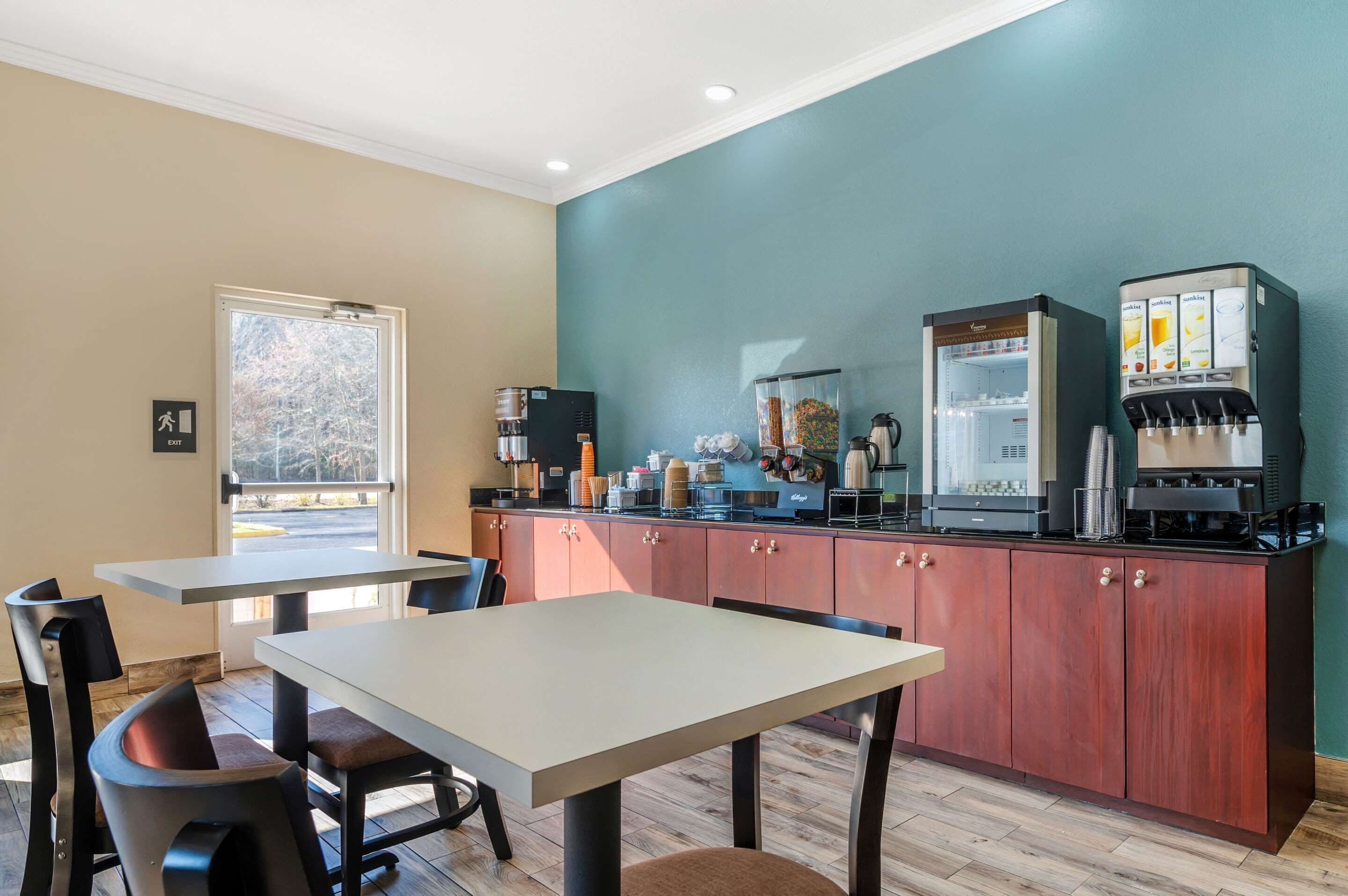 Free daily buffet breakfast