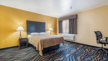 Standard Room, 1 Queen Bed, Non Smoking | Bathroom