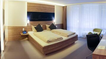 Double Room | Hypo-allergenic bedding, desk, soundproofing, iron/ironing board