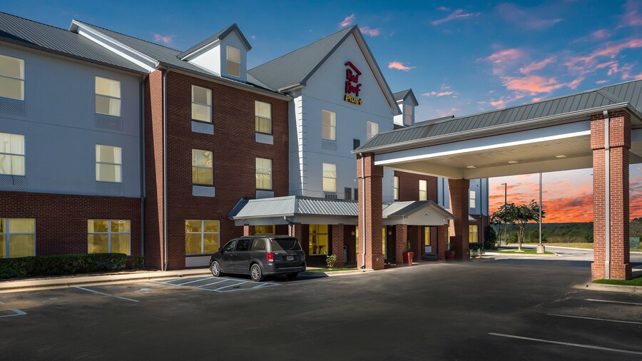 Red Roof Inn PLUS+ & Suites Birmingham - Bessemer