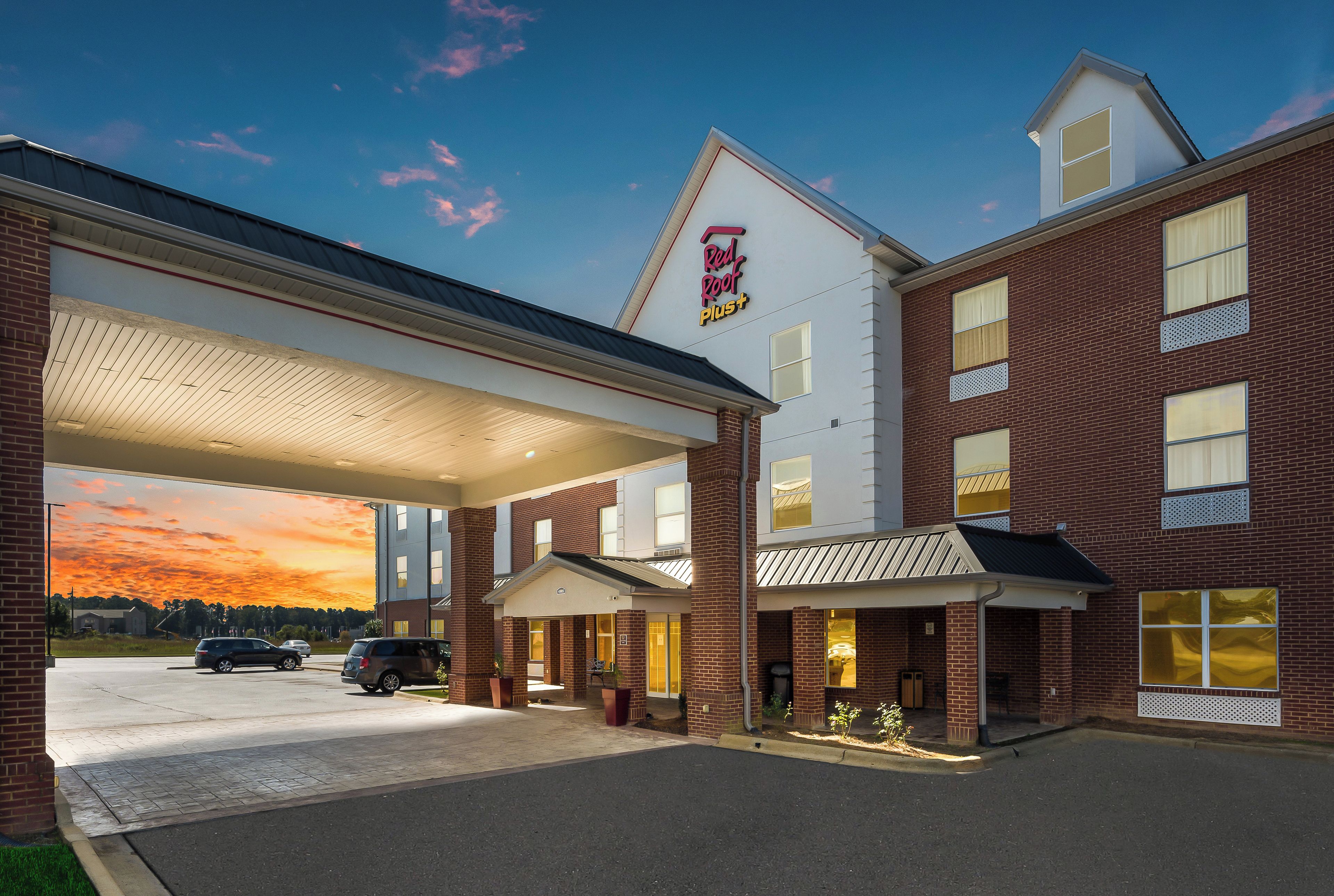 Photo - Red Roof Inn PLUS+ & Suites Birmingham - Bessemer