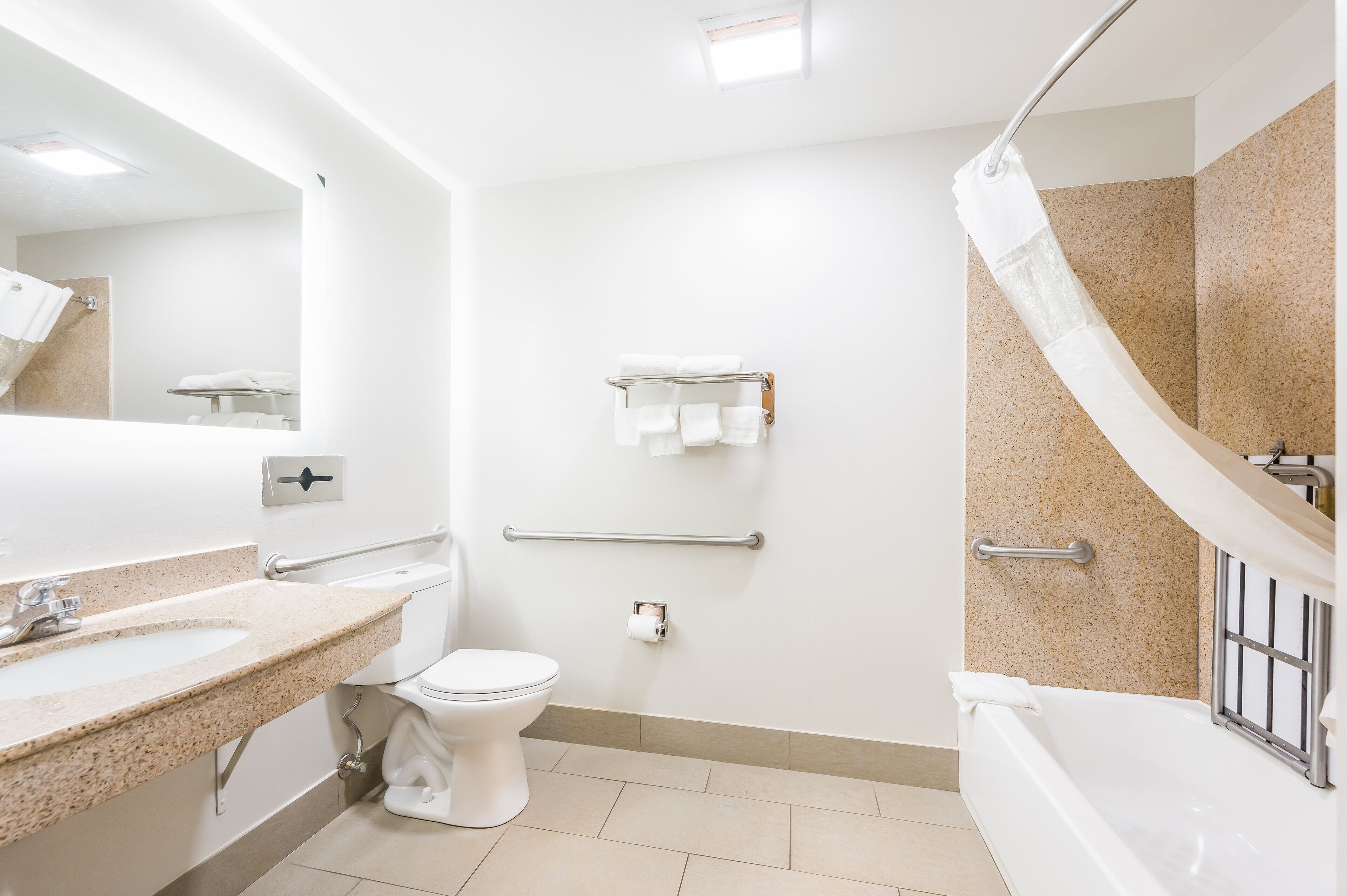 Foto - Red Roof Inn PLUS & Suites Birmingham - Bessemer