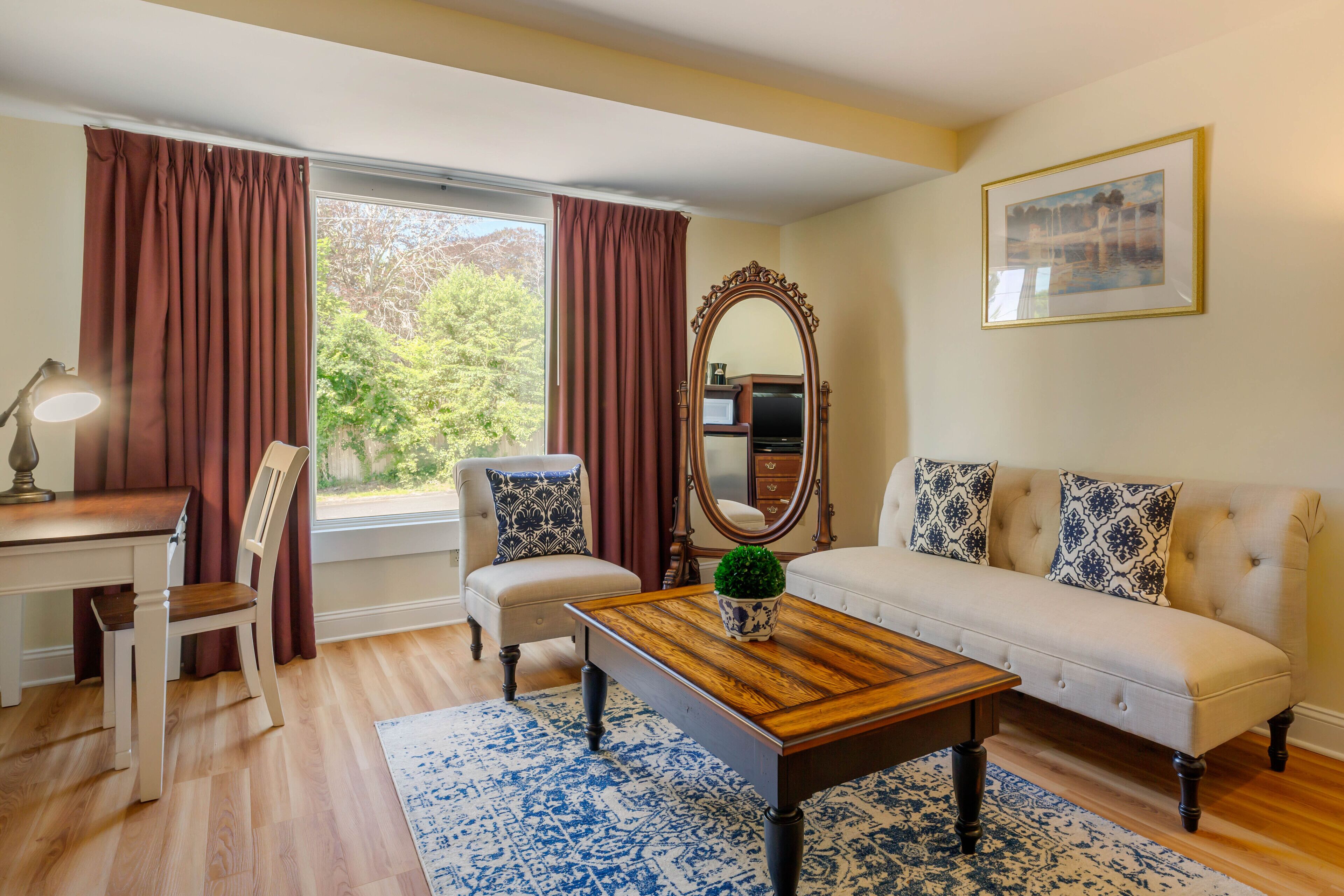 premier room, 1 king bed | 1 bedroom, hypo-allergenic bedding, pillow-top beds, in-room safe