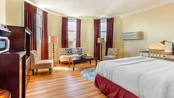 Premier Room, 1 King Bed | 1 bedroom, hypo-allergenic bedding, pillowtop beds, in-room safe