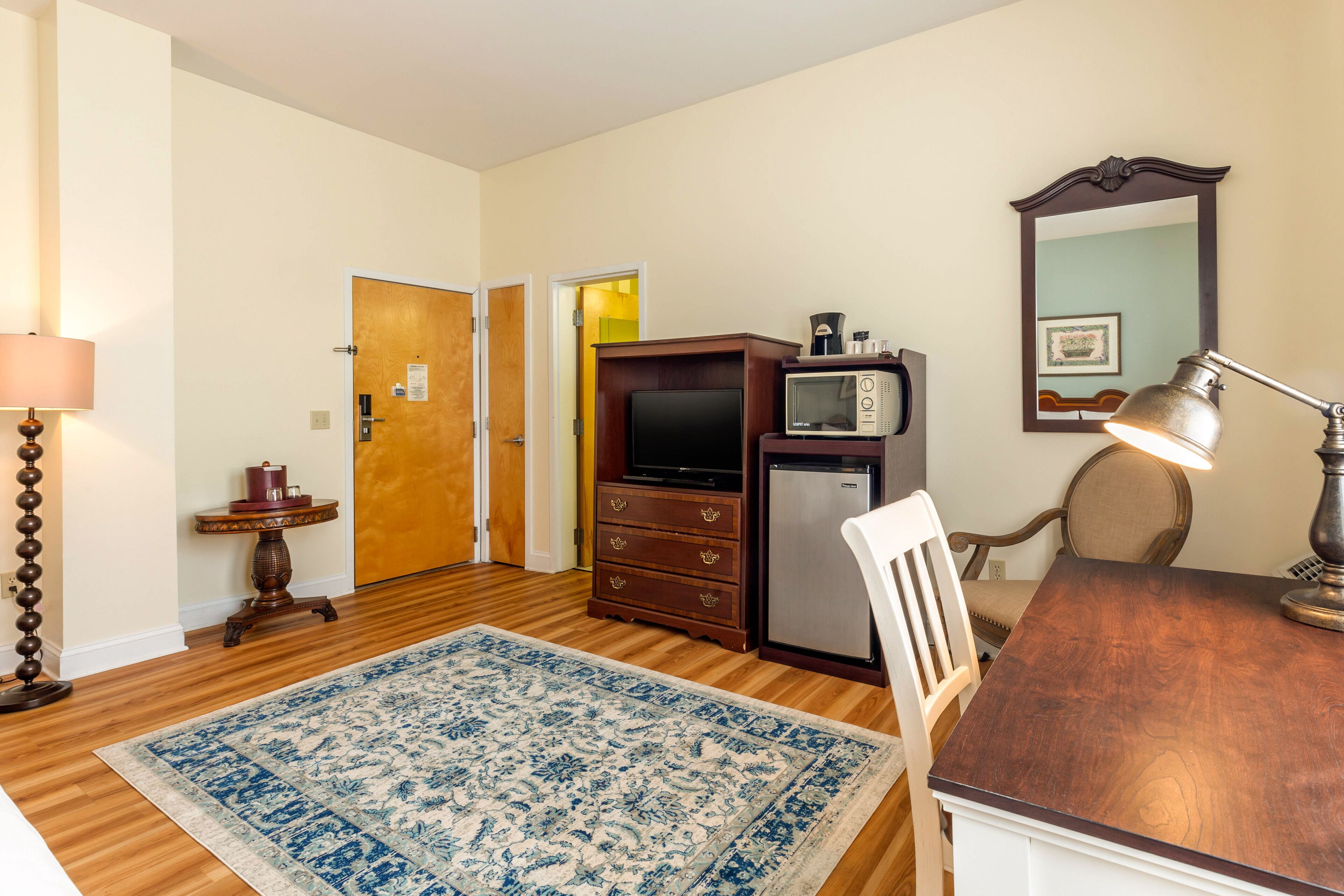 standard room, 2 double beds | 1 bedroom, hypo-allergenic bedding, pillow-top beds, in-room safe