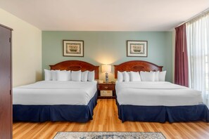 Presidential Room, Multiple Beds | Hypo-allergenic bedding, pillowtop beds, in-room safe - The Carriage House Inn Newport (Middletown)