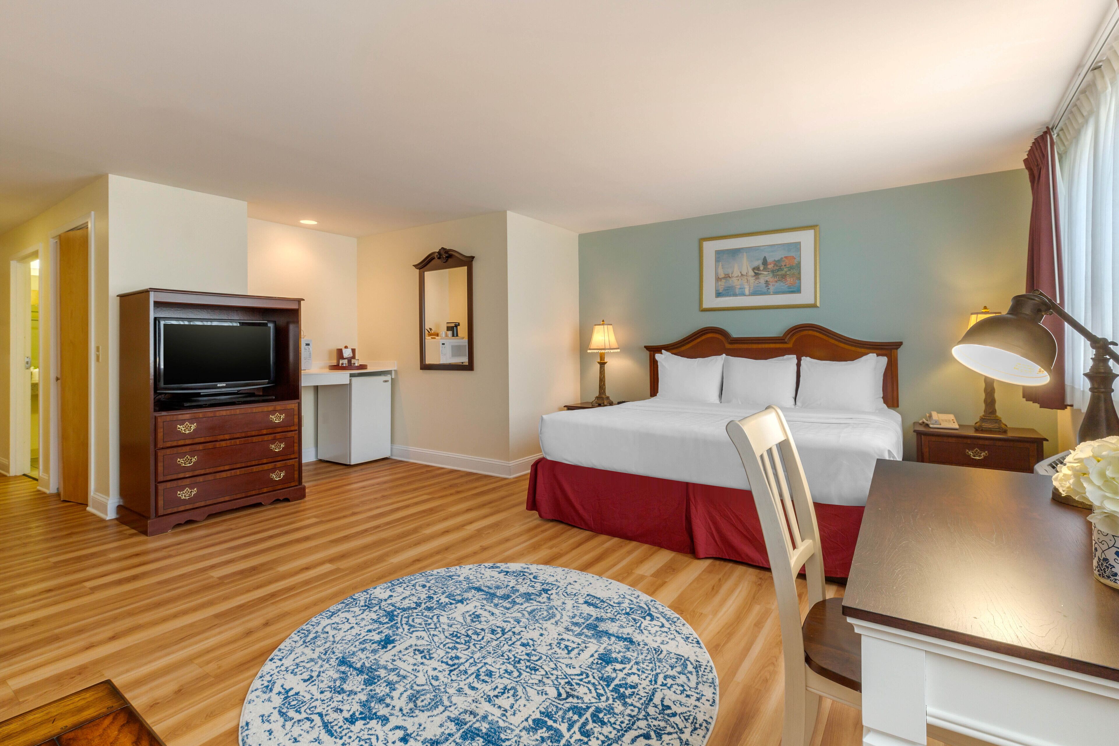 premier room, 1 king bed, accessible | 1 bedroom, hypo-allergenic bedding, pillow-top beds, in-room safe