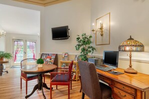 Business center - The Carriage House Inn Newport (Middletown)