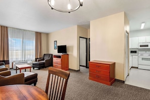Premium bedding, individually decorated, individually furnished, desk - Comfort Inn & Suites Hermiston South (Hermiston)