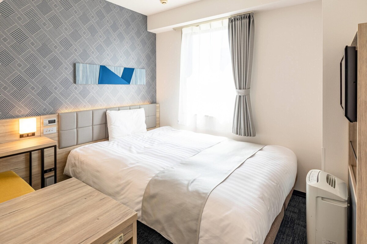 Chambre, 1 grand lit, non-fumeur (Compact) | Bureau, rideaux d’obscurcissement, système d’insonorisation