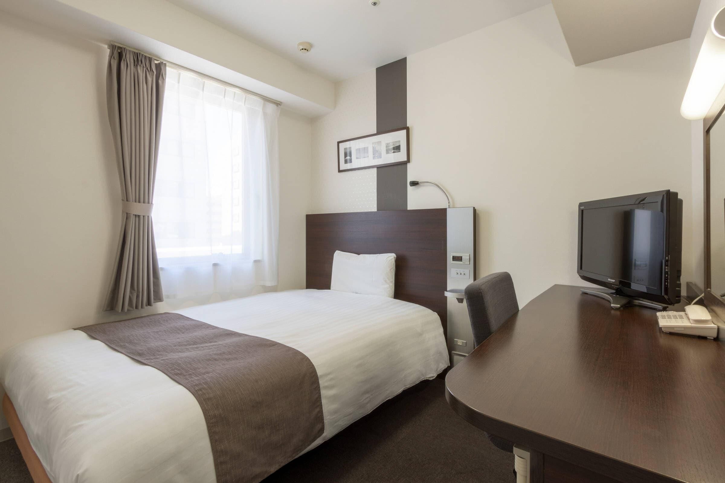 エコノミー ダブルルーム 禁煙 | デスク、遮光カーテン、防音設備、WiFi (無料)