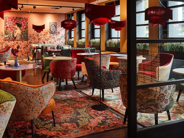 Lunch and dinner served - 25hours Hotel Frankfurt The Goldman (Frankfurt)
