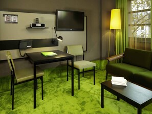 Large | Luxe beddengoed, donzen dekbedden, een minibar, een kluis op de kamer