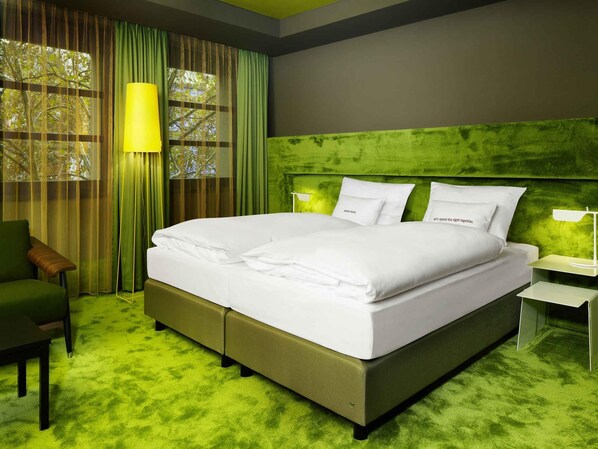 Large | Ropa de cama de alta calidad, edredón y minibar 