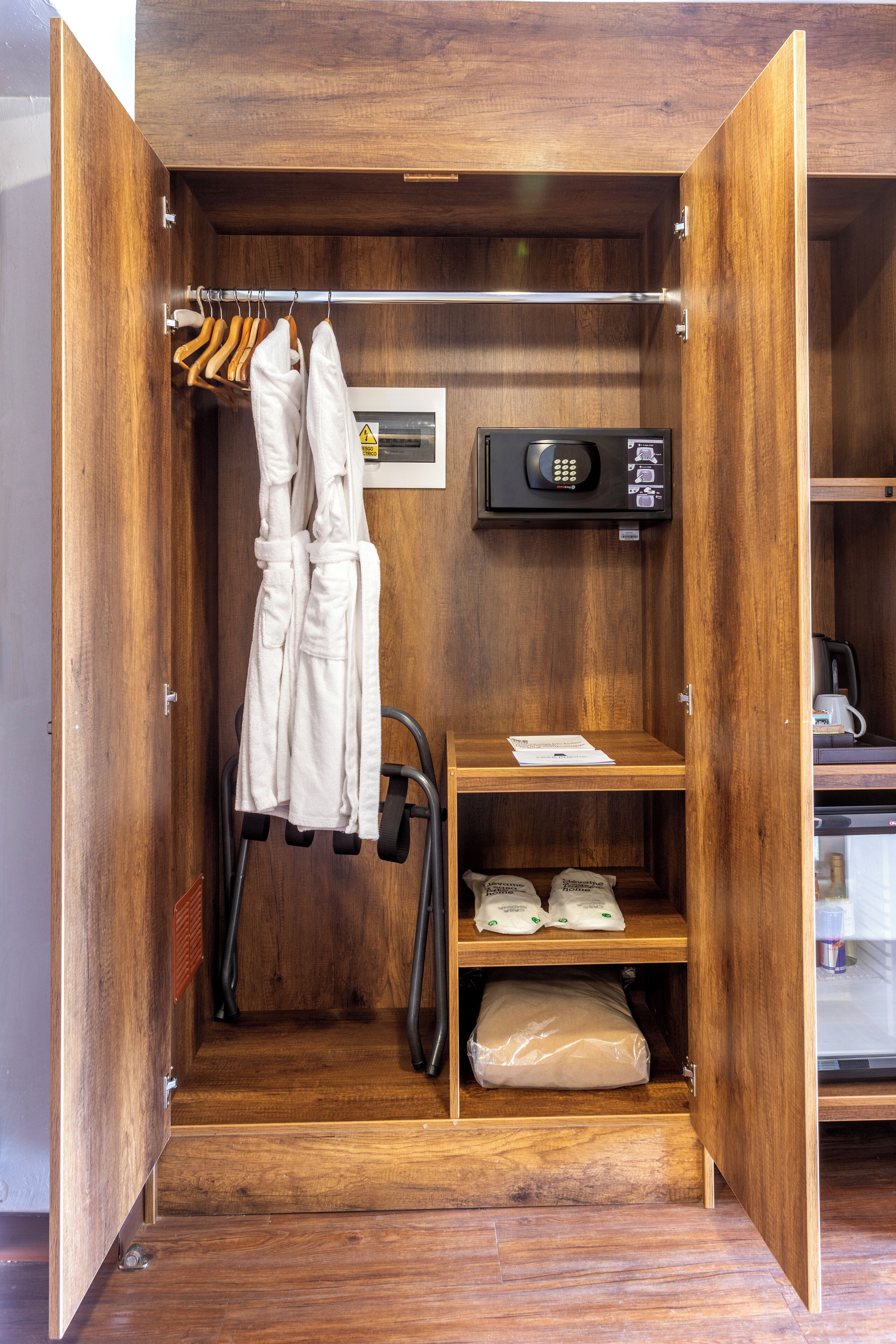 superior room, 1 king bed, garden view | 1 bedroom, minibar, in-room safe, desk