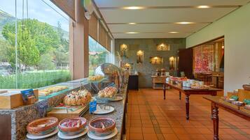 Free daily full breakfast
