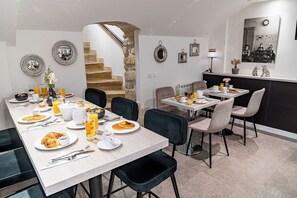 Desayuno buffet (EUR 14 por persona) 