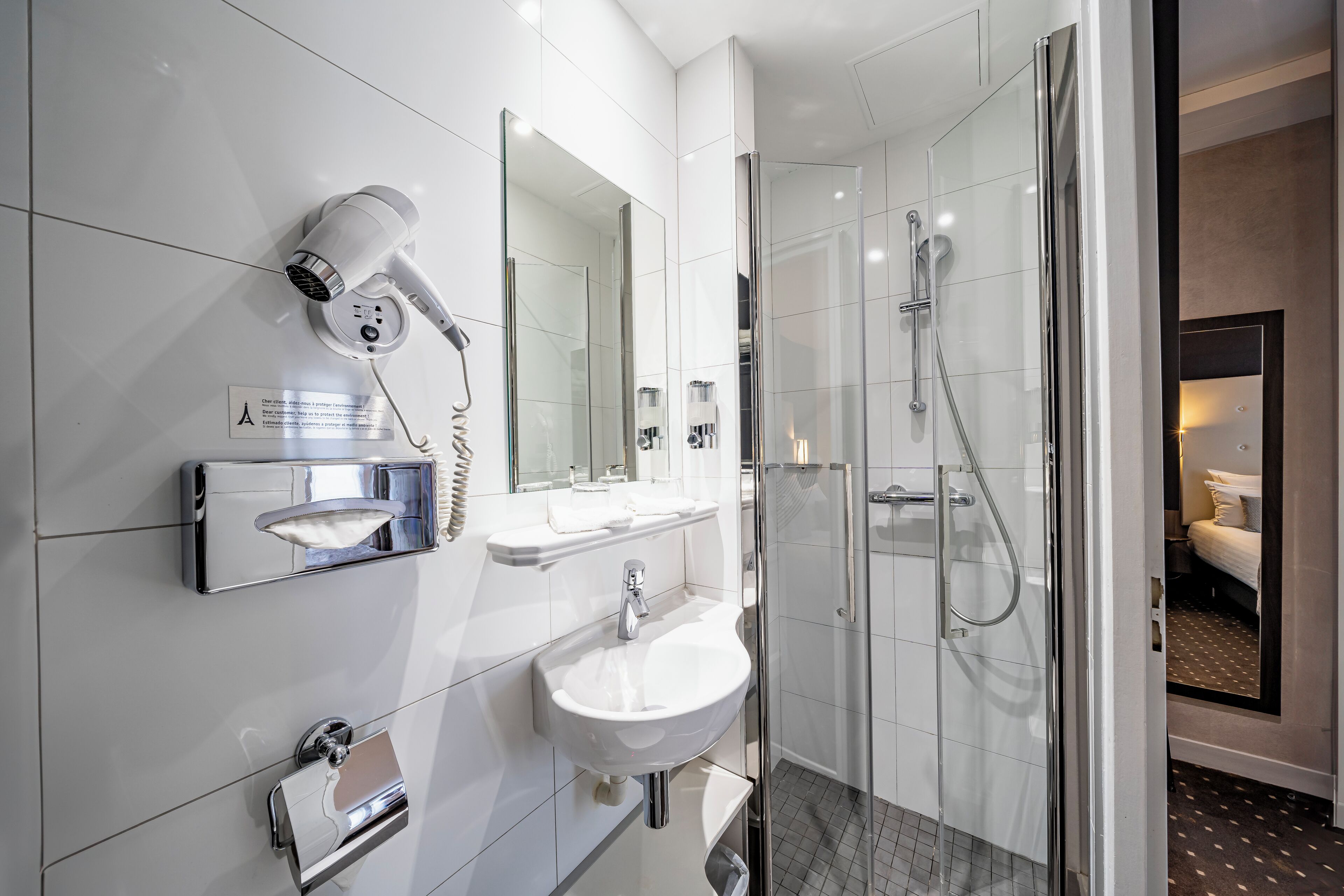 adjacent rooms (4 people) | bathroom | shower, hair dryer, towels