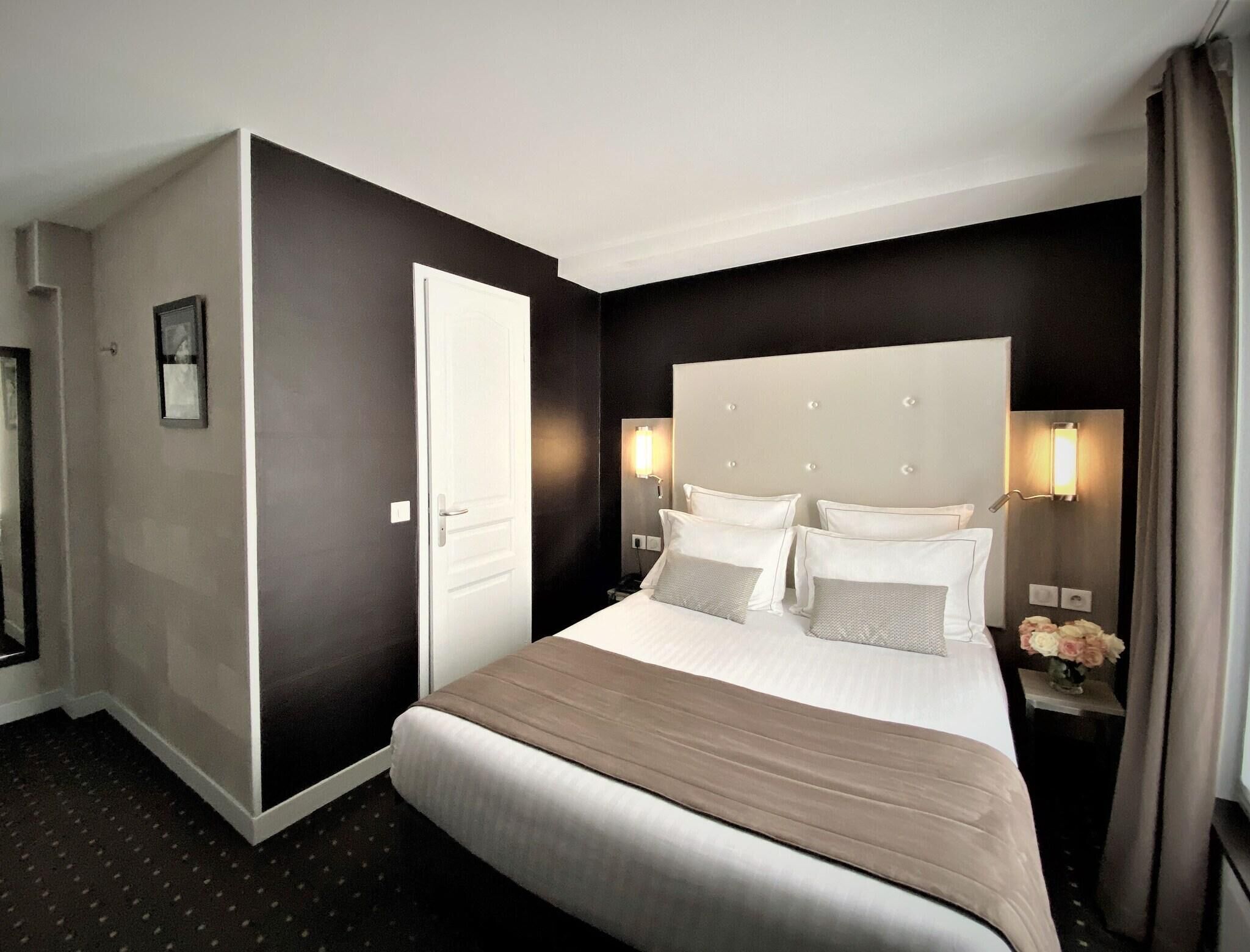 Premium bedding, in-room safe, desk, blackout curtains