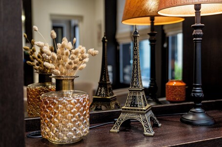 Hotel de La Paix Tour Eiffel - Image 29