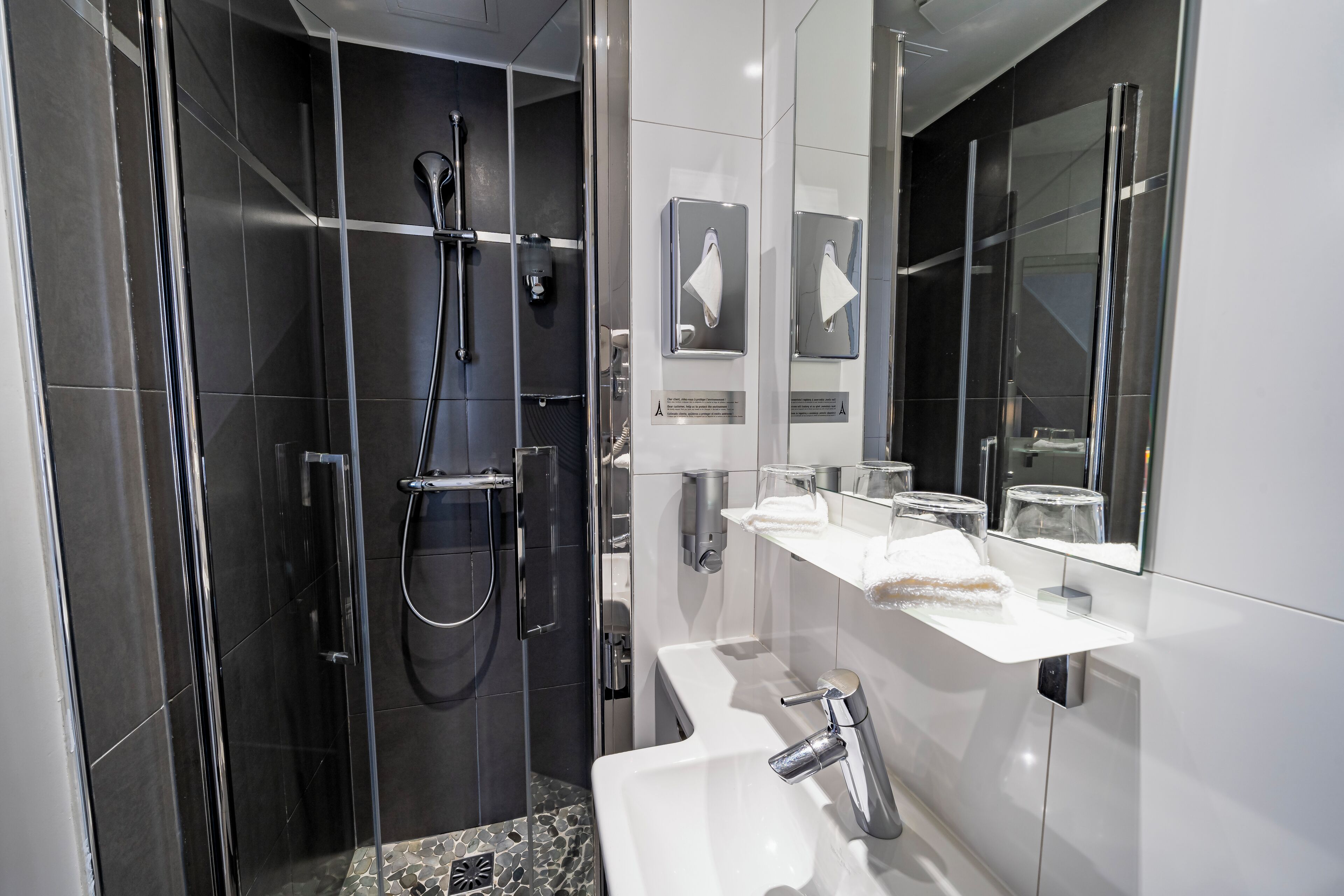 classic upper floor accommodation - city view | bathroom | shower, hair dryer, towels