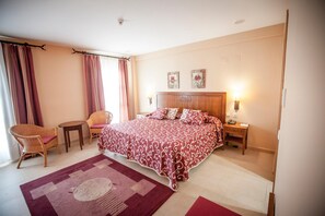 Bureau, chambres insonorisées, Wi-Fi gratuit