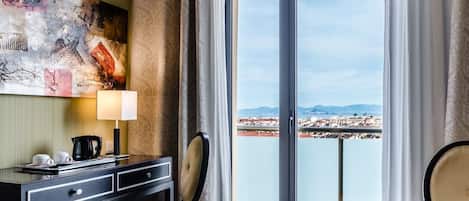 1 bedroom, premium bedding, minibar, in-room safe