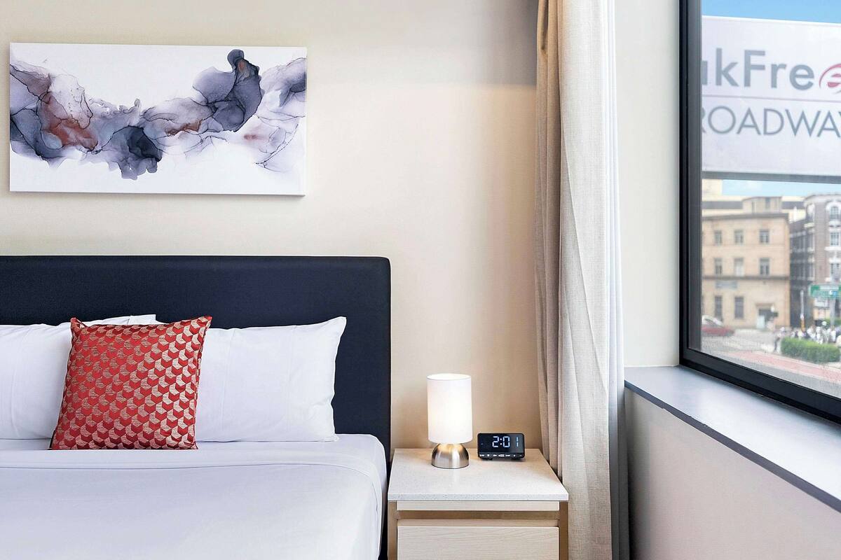 Standard Room, 1 Queen Bed | 2 bedrooms, cots/infant beds, free WiFi, bed sheets