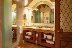 Junior Suite | Bathroom | Shower, rainfall showerhead, designer toiletries, hair dryer