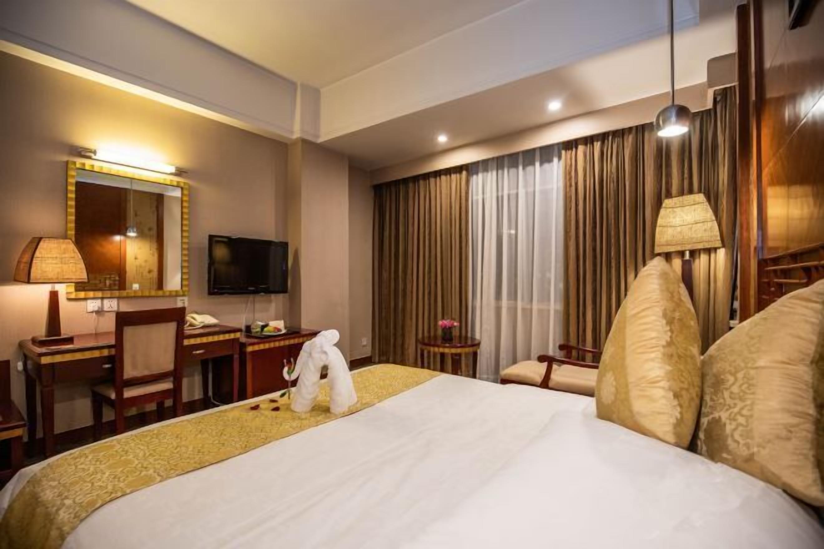 Iron/ironing board, cribs/infant beds