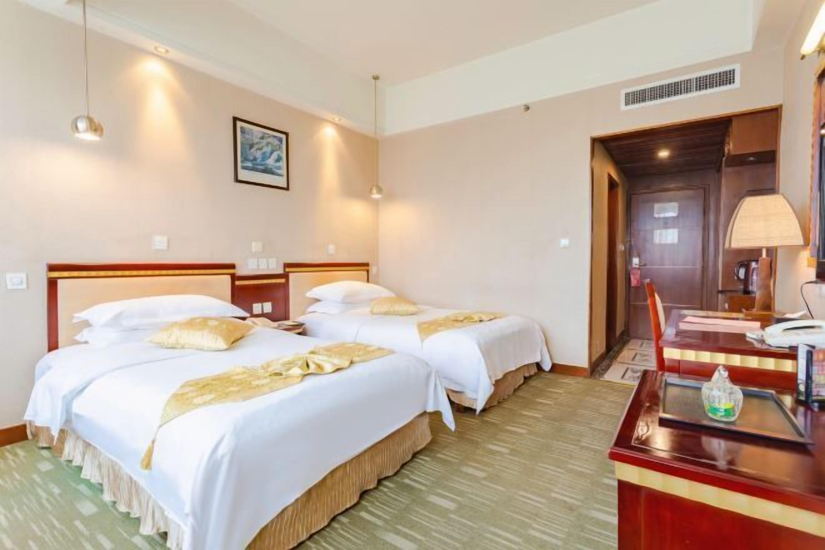 Bügeleisen/Bügelbrett, Babybetten