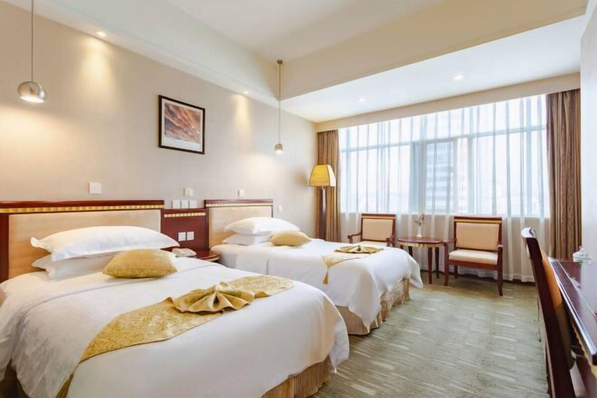 Iron/ironing board, cots/infant beds